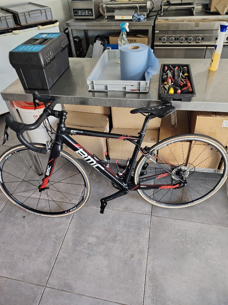 Racefiets bmc, Gebruikt, 10 tot 15 versnellingen, Velgrem, Aluminium