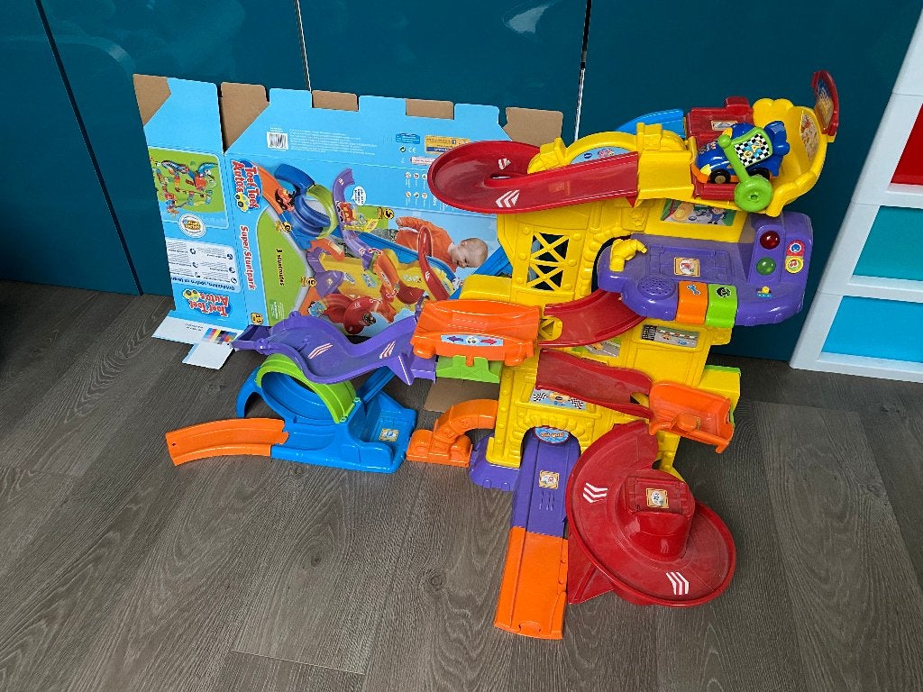 Vtech toet toet auto stuntpark, Kinderen en Baby's, Ophalen, Zo goed als nieuw