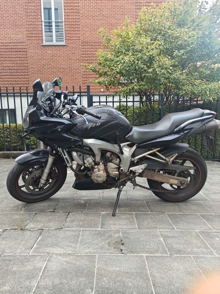 Yamaha FZ6-s noire 2005, Occasion, Plus de 35 kW, Particulier, 4 cylindres
