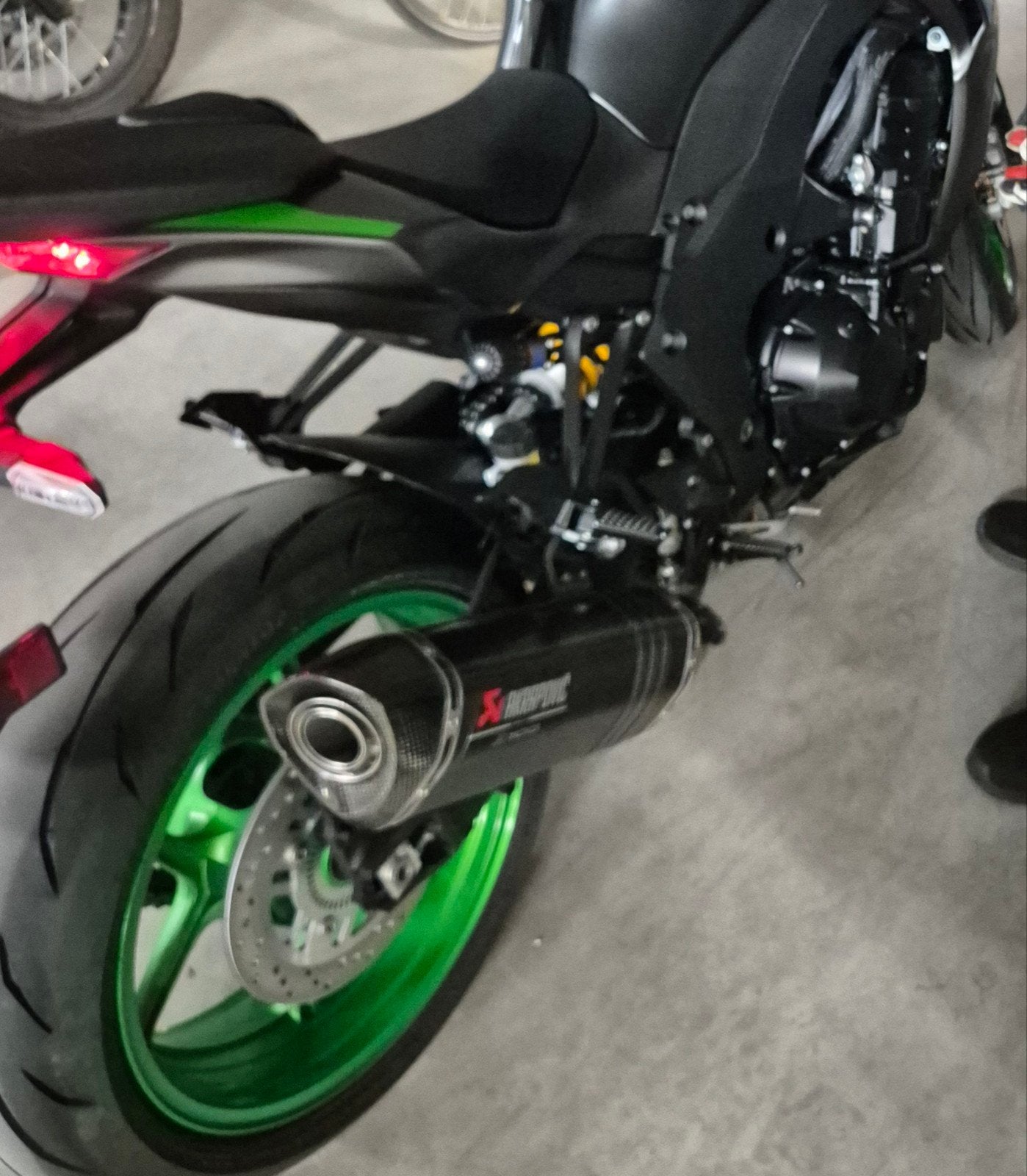 Akrapovic uitlaat z1100, Ophalen