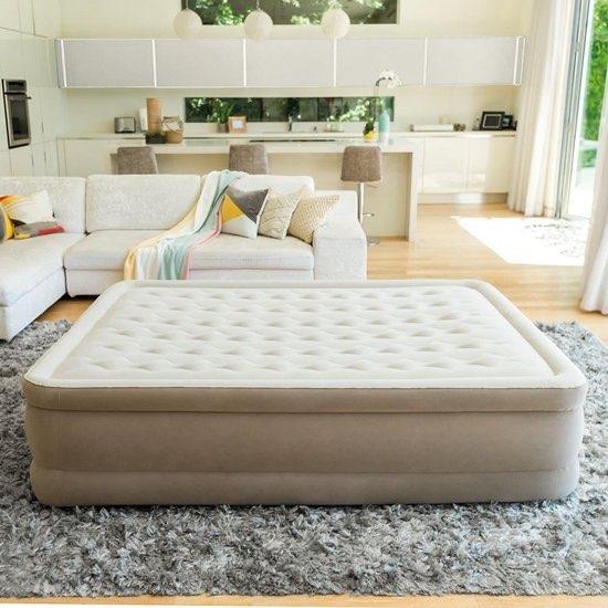 Zelfopblazend Intex Luchtbed 2-persoons, Caravanes & Camping, Matelas pneumatiques, Enlèvement, Pompe intégrée, Comme neuf, 2 personnes