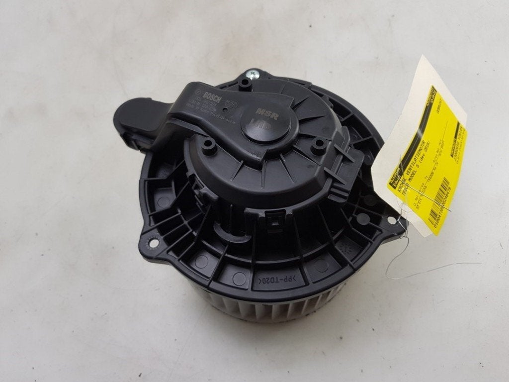 VENTILATEUR RADIATEUR MOTEUR Tesla Model S (01-2012/02-2016), Robert Bosch AG, Utilisé, Autres marques automobiles, Robert-Bosch-Allee 1
74232  Abstatt, DE