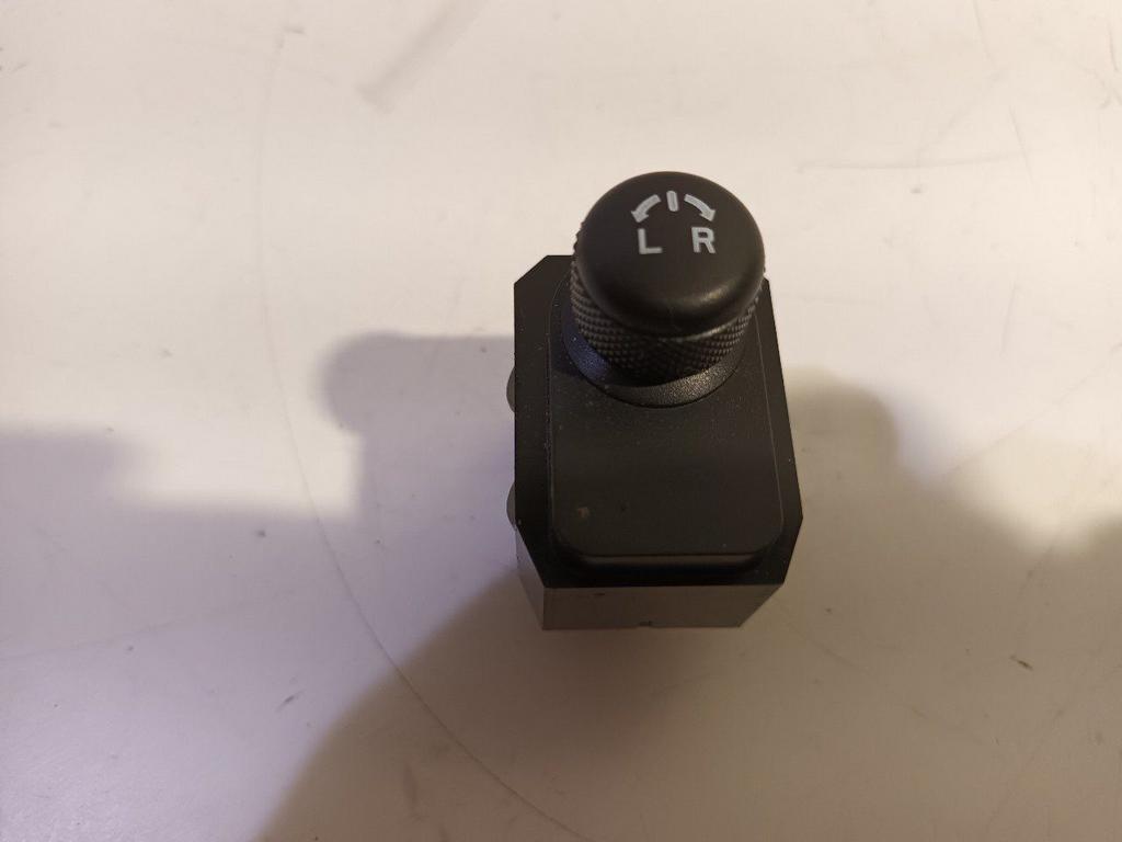 Schakelaar elektrisch spiegels Suzuki Swift, Onderdelen@venauto.nl, Van der Ven Autorecycling B.V., Gebruikt, Ettenseweg 76, 4706 PB Roosendaal, The Netherlands