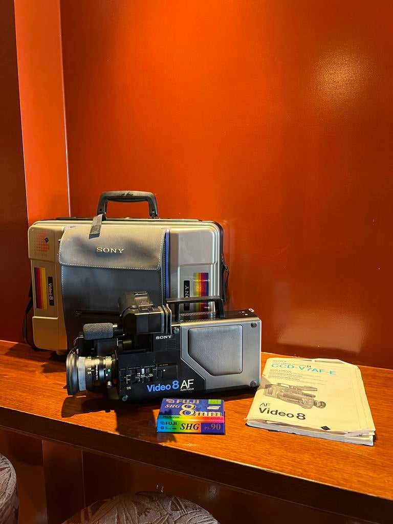 ony CCD-V7AF-E video camera recorder from the 1980s., Enlèvement ou Envoi, 1960 à 1980, Caméra