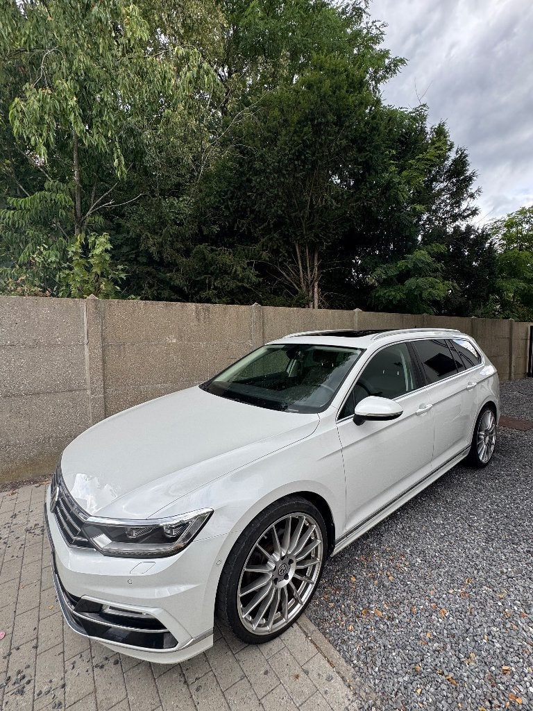 Volkswagen passat variant, Autos, Cuir et Alcantara, Achat, Entretenue par le concessionnaire, Noir