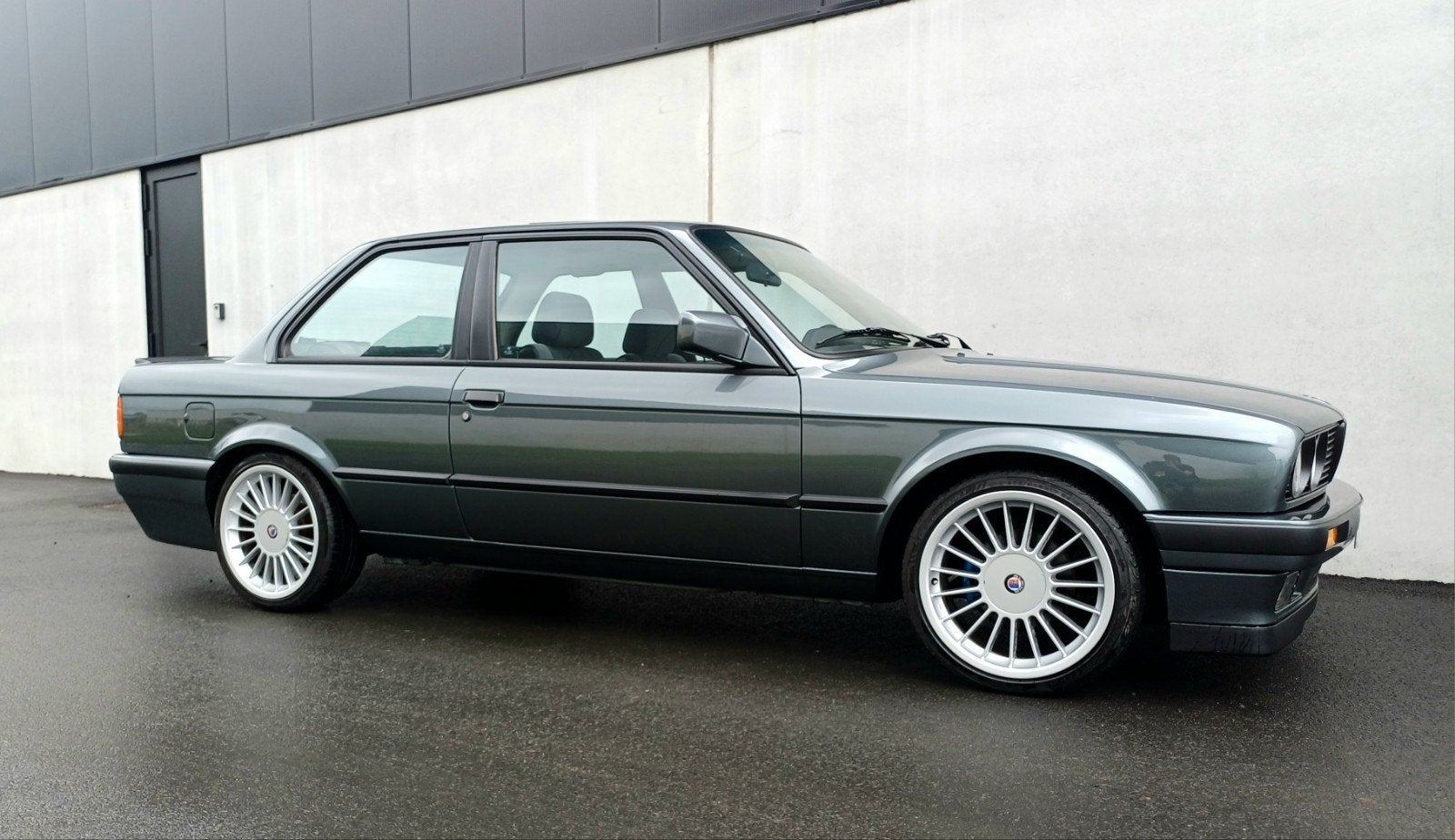BMW E30 320i, Auto's, Grijs, Particulier, Zilver of Grijs, 6 cilinders