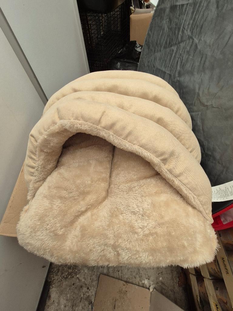 Knus kattenmandje Geel Brussel Putte, Enlèvement ou Envoi, Neuf, Peluche