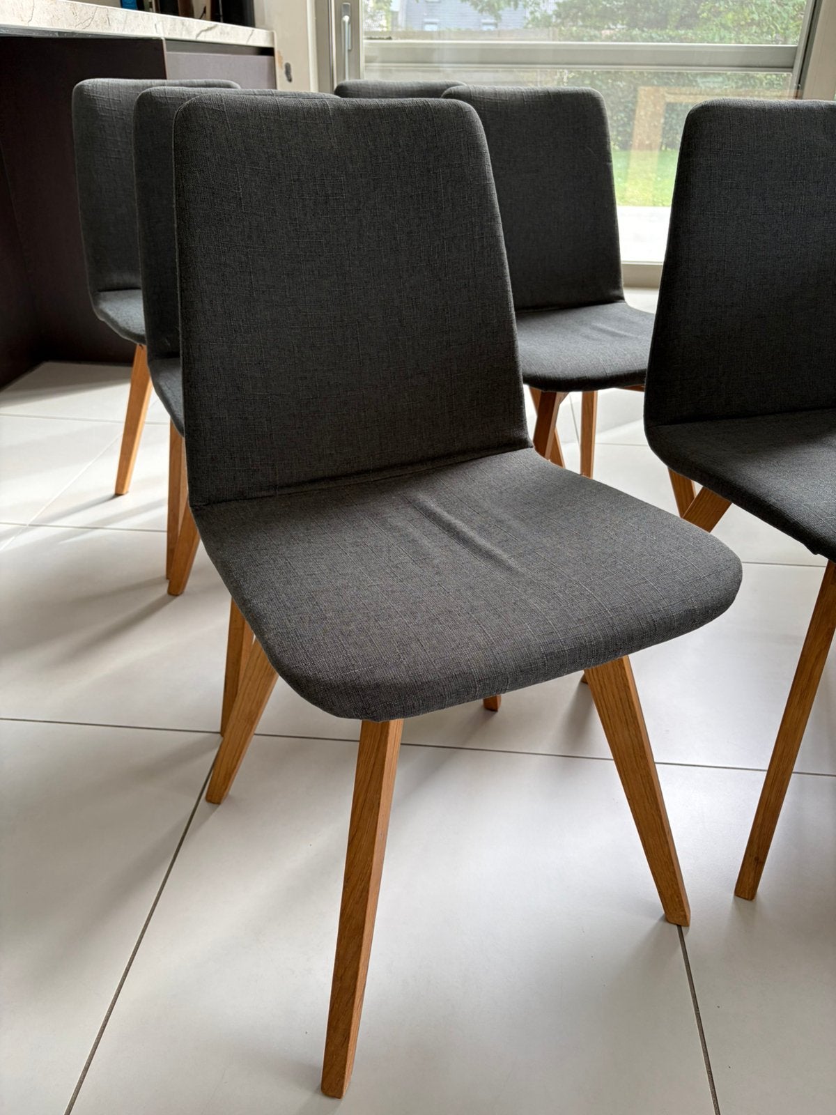 MOET DIT WEEKEND WEG: 6 stoelen, anthraciet met houten poten, Gris, Landelijk, Enlèvement, Bois