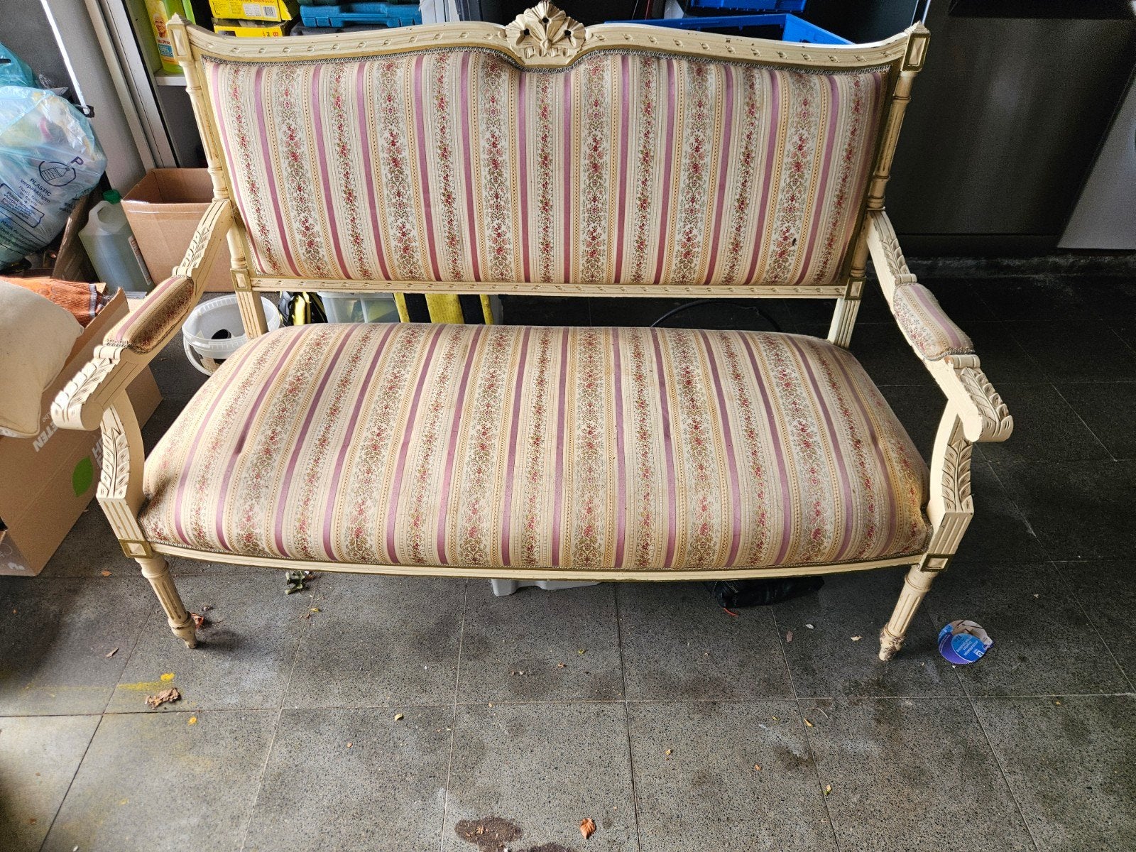 Salon Louis XVI-stijl, Enlèvement