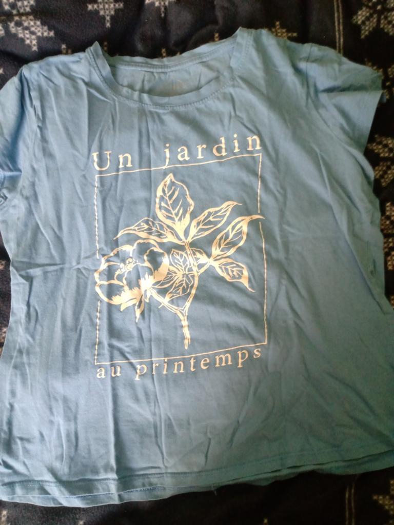 Blauwe T-shirt "un jardin au printemps", Kleding | Dames, T-shirts, Ophalen of Verzenden, Maat 38/40 (M)
