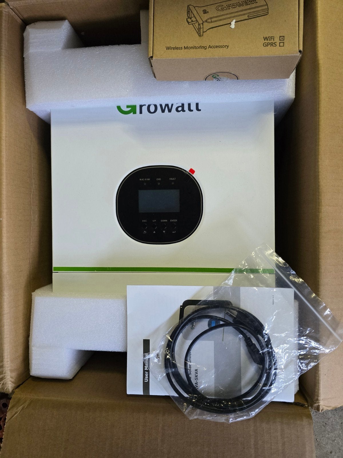Growatt SPF 3000TL HVM-24 Off-Grid Omvormer, Bricolage & Construction, Panneaux solaires & Accessoires, Enlèvement