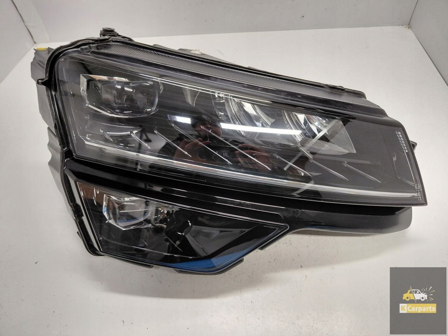 57B.941.016.D, Phare avant droit Full LED pour Skoda Karoq,, Infoline@skoda-auto.cz, Tr. Vaclava Klementa 869
293 01  Mlada Boleslav, CZ