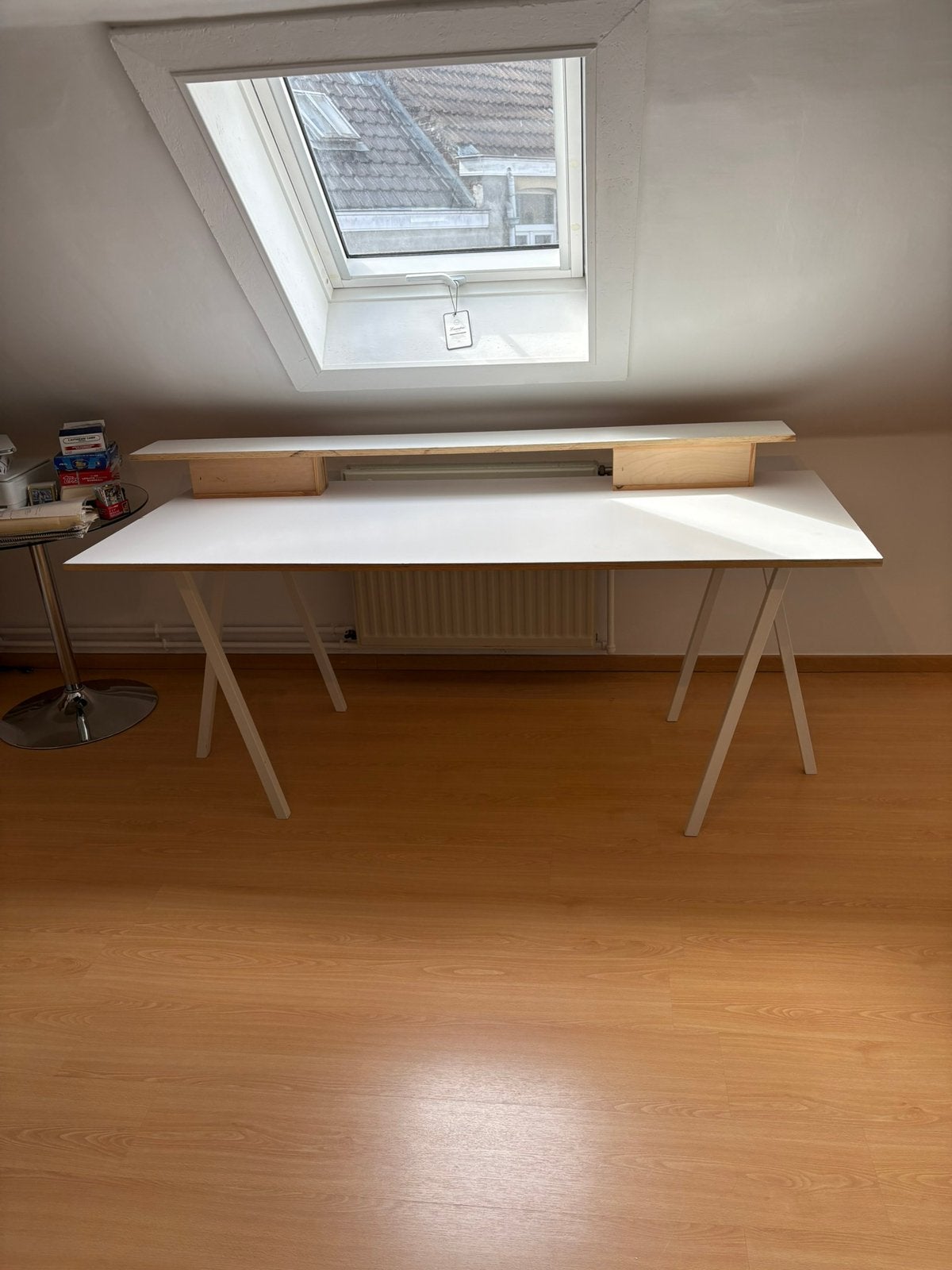 Bureau schragen HAY, Ophalen, Zo goed als nieuw
