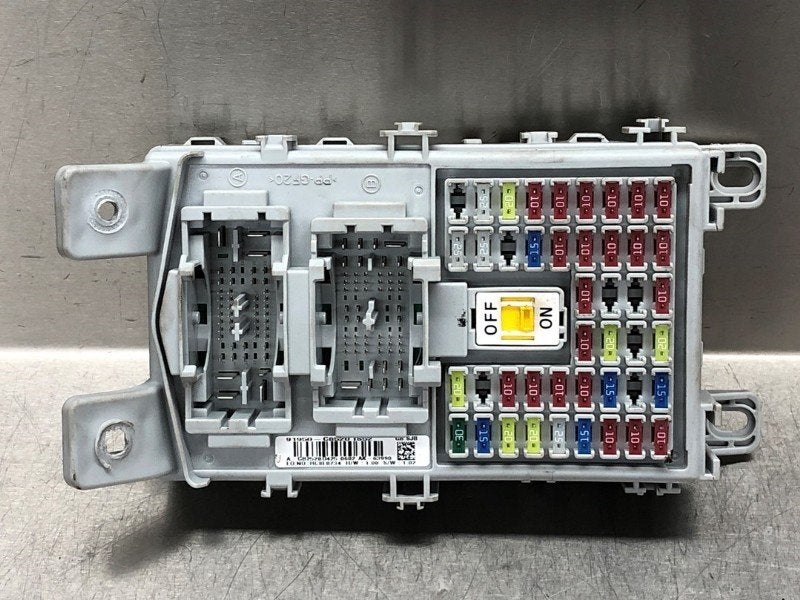 BOITIER FUSIBLES Hyundai i20 (GBB) (|91950C8520|), Utilisé, Hyundai