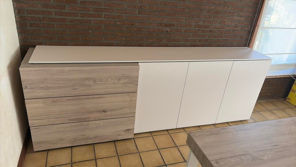 Moderne dressoirkast en eettafel, Huis en Inrichting, Kasten | Dressoirs, Ophalen, Zo goed als nieuw
