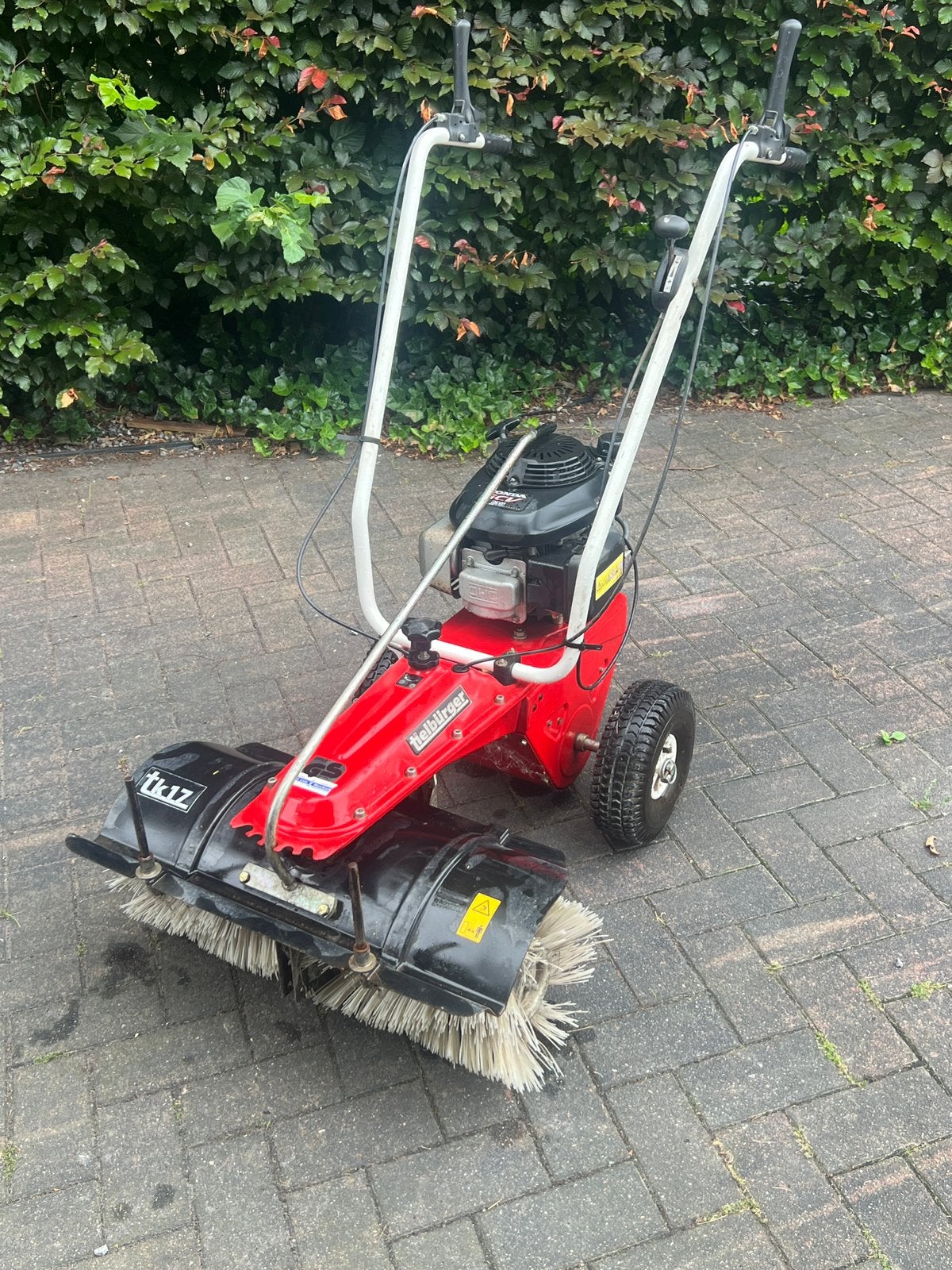 Tielburger TK17 veegmachine  De machine is geheel nagekeken, Tuin en Terras, Ophalen, Zo goed als nieuw