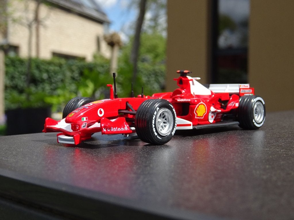 F1 Ferrari F2005 - Rubens Barichello (BRA), Enlèvement ou Envoi, Comme neuf, Voiture, Autres marques