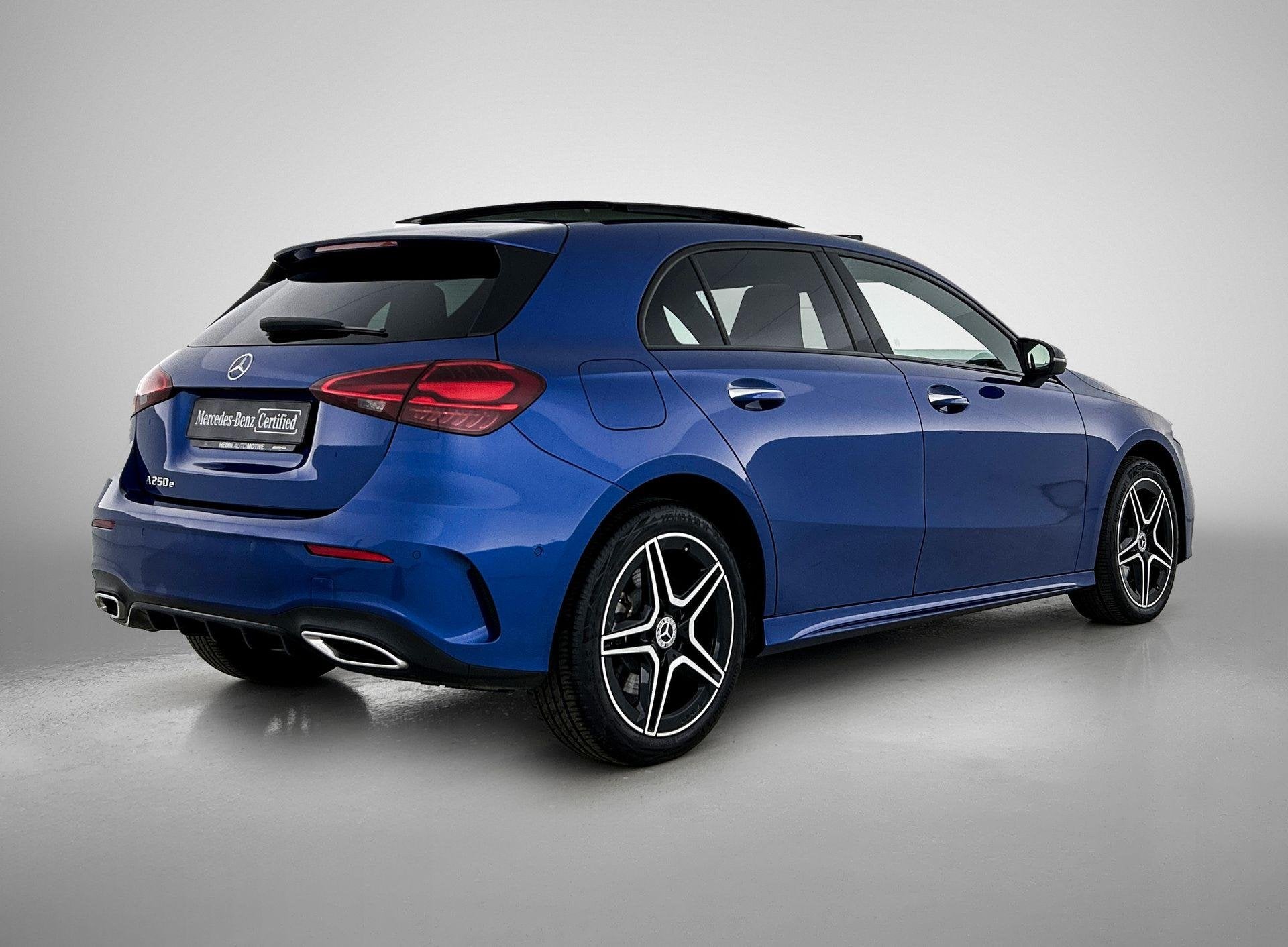 Mercedes-Benz A-klasse 250 e Hatchback AMG Line | Panoramisc, Auto's, Dealer onderhouden, Stof, Gebruikt, 4 cilinders