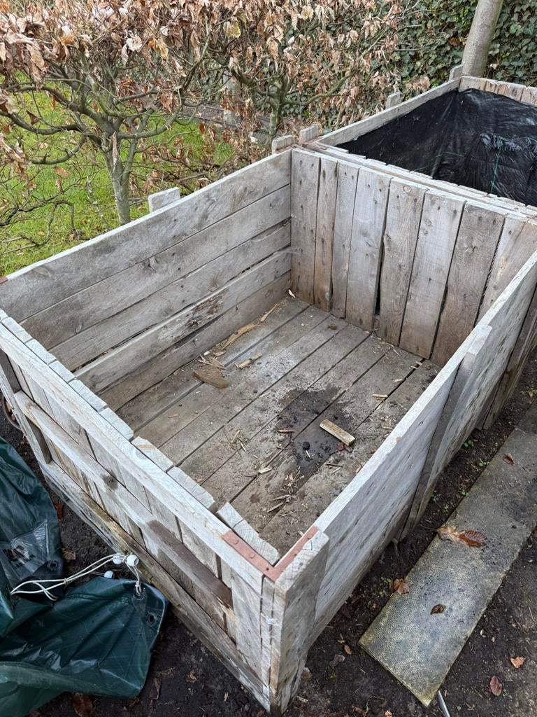 Grote houten bakken., Ophalen