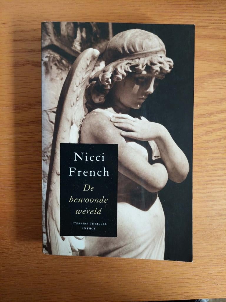 De bewoonde wereld - Nicci French, Ophalen