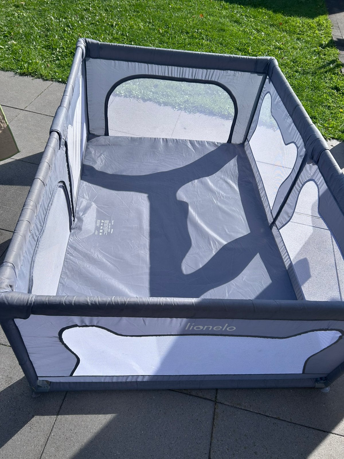 Grondbox baby merk Lionelo, Enlèvement, Comme neuf