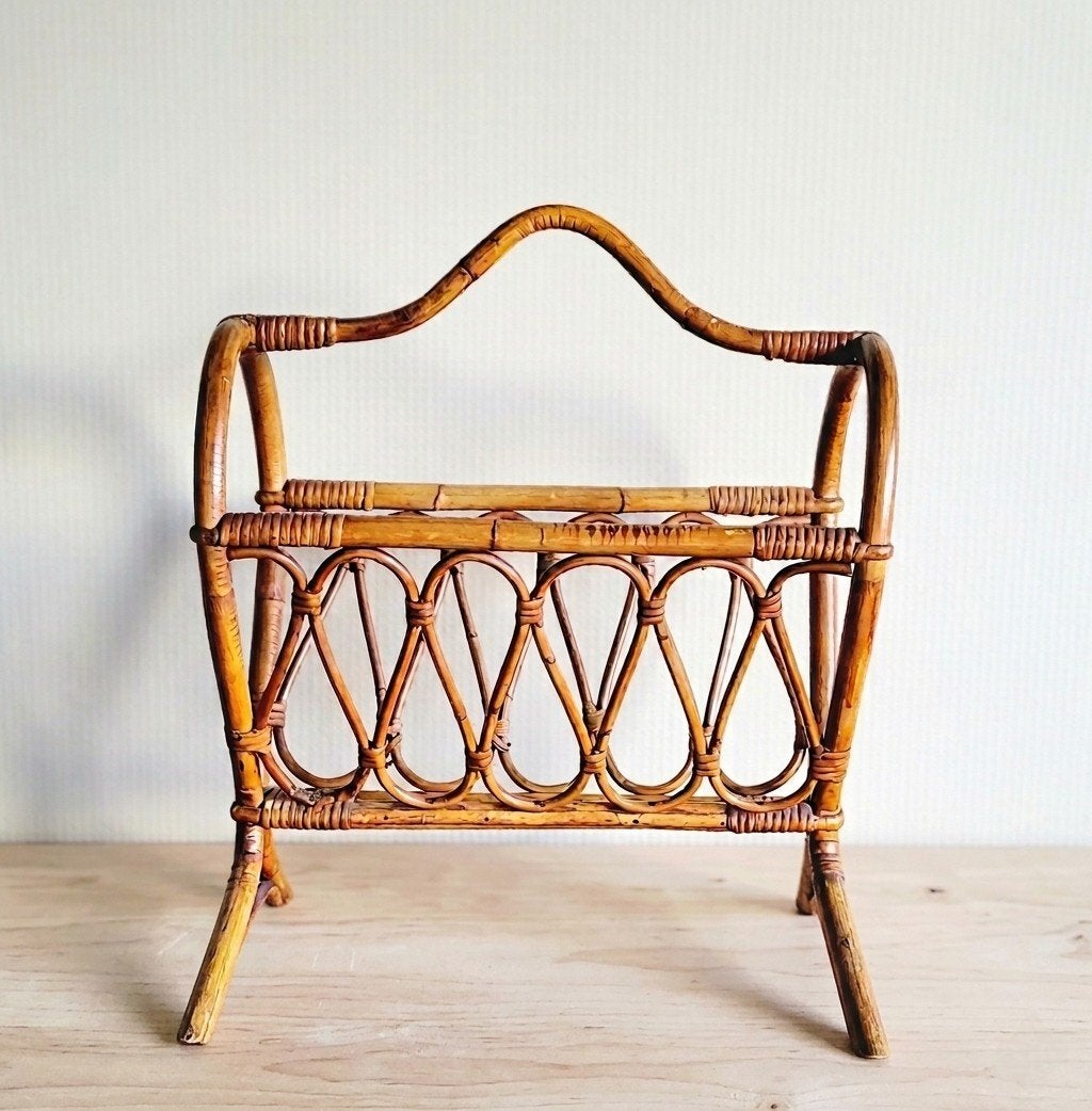 Magnifique panier à journaux et à magazines en rotin de coul, Maison & Meubles, Accessoires pour la Maison | Porte-journaux & Porte-revues