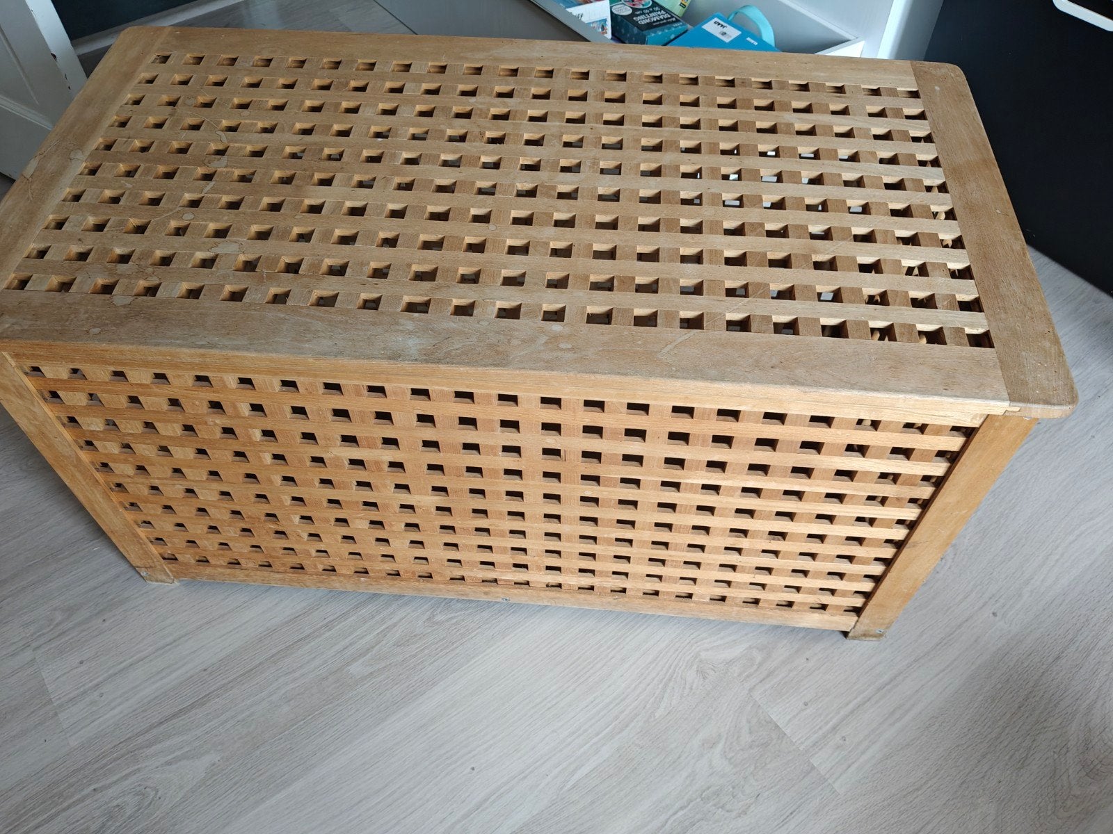 Houten kist Ikea, Ophalen