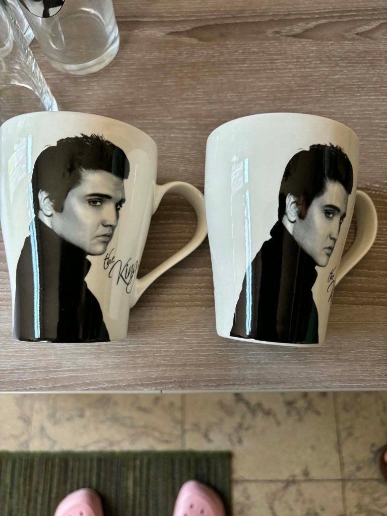 Elvismokken, 2 verschillende verkrijgbaar, 5 euro per stuk, Ophalen of Verzenden, Zo goed als nieuw, Overige typen