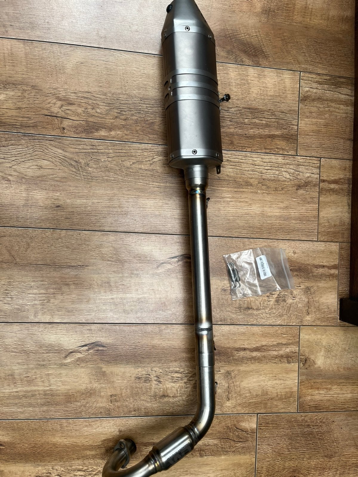 Titanium LM T7 uitlaat, Ophalen, Zo goed als nieuw