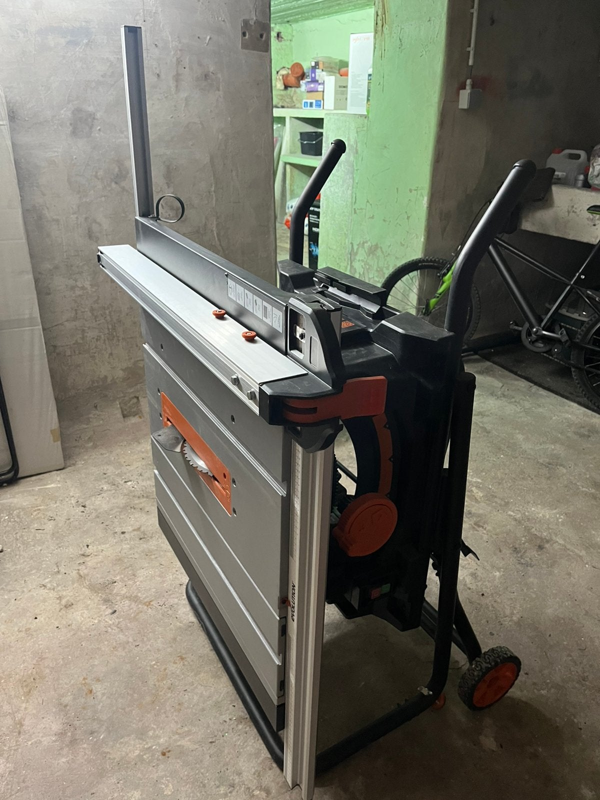 Scie circulaire sur table, 1200 watts ou plus, 70 mm ou plus, Comme neuf, Enlèvement