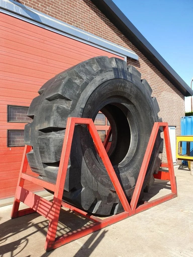 unused level 52/80-57 Cat 994 tire