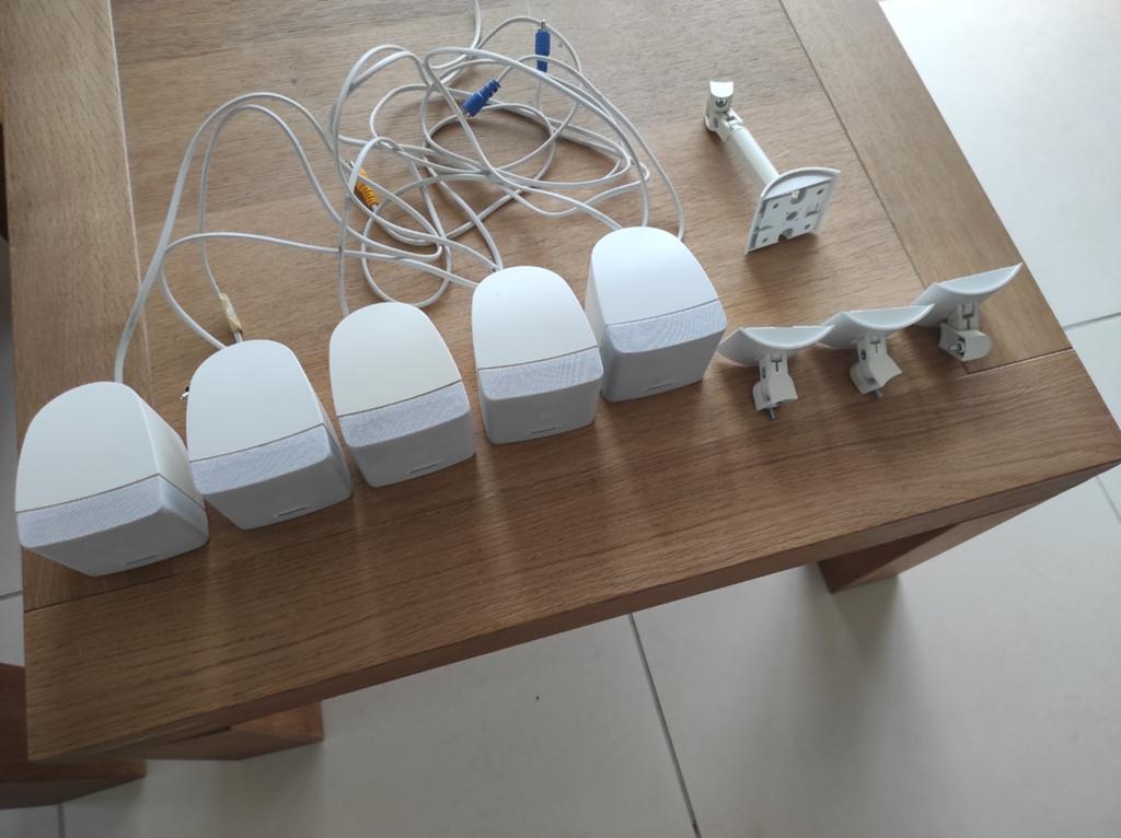 Bose witte cubes met ophangbeugels., Audio, Tv en Foto, Luidsprekerboxen, Ophalen of Verzenden, Subwoofer, Bose