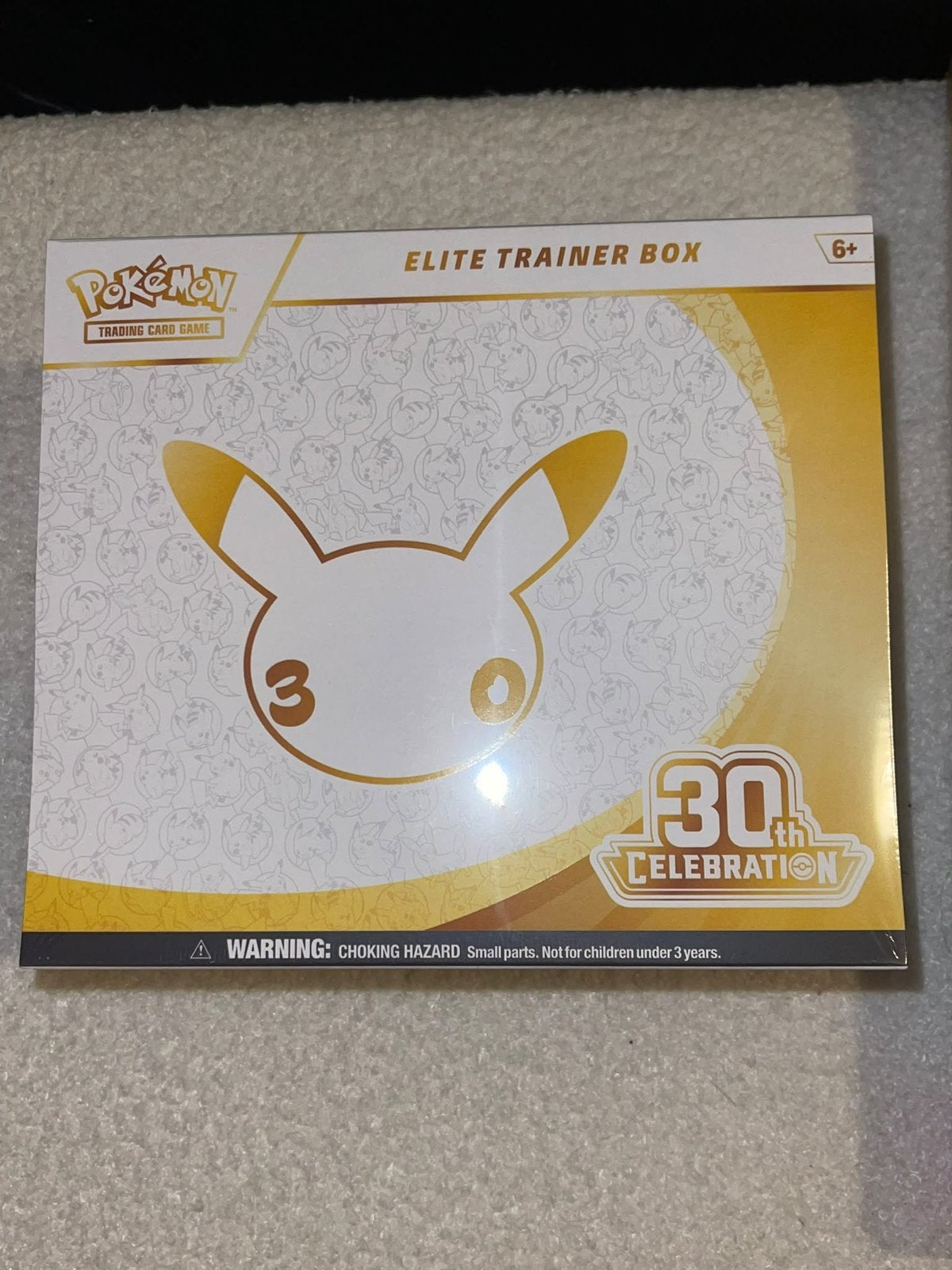 Pokemon 30th Celebration Elite Trainer Box, Hobby en Vrije tijd, Ophalen of Verzenden, Nieuw, Boosterbox, Foil