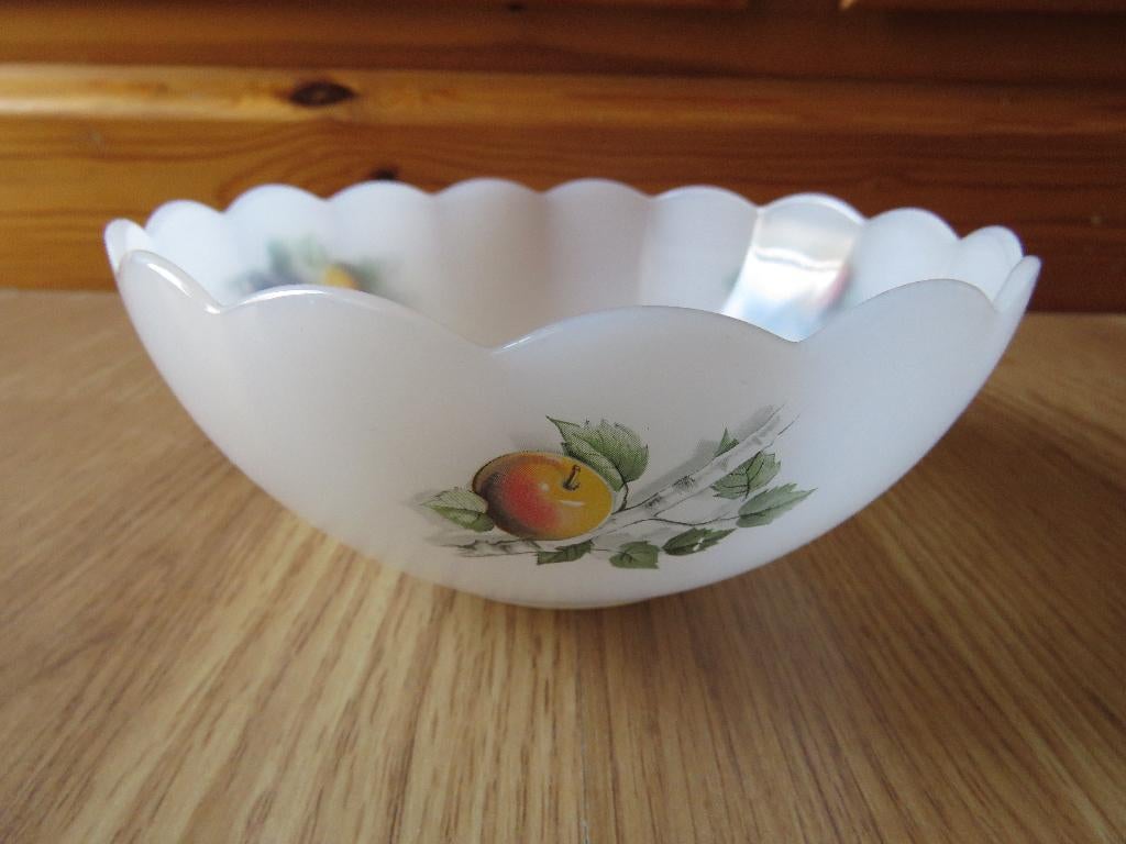 vintage arcopal moyen bol coupe motifs Fruits de France, Huis en Inrichting, Overige materialen, Gebruikt, Ophalen of Verzenden