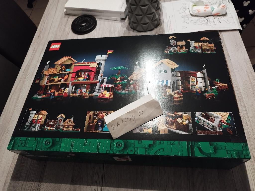 Lego 10332 Place de la ville médiévale (scellée), Neuf, Enlèvement ou Envoi, Lego, Ensemble complet