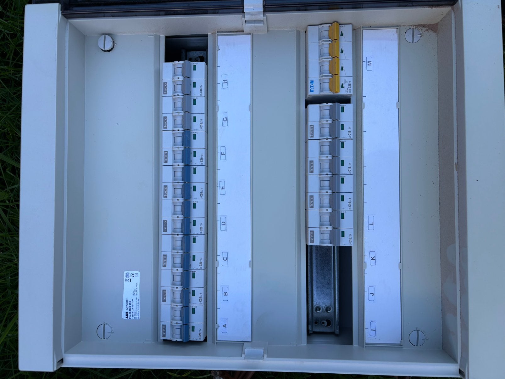 2 elektrische zekeringkasten Vynckier Fix-O-Rail, Ophalen, Zo goed als nieuw