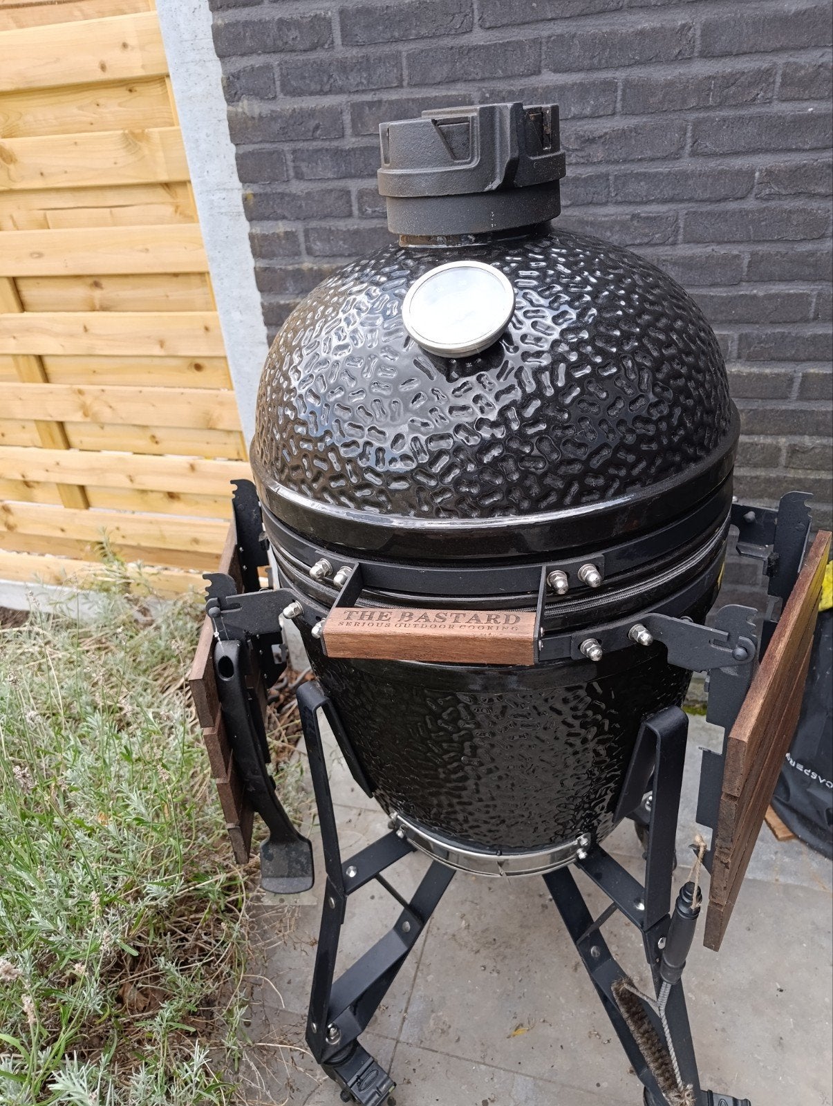 thé bastard kamado, Tuin en Terras, Houtskoolbarbecues, Ophalen