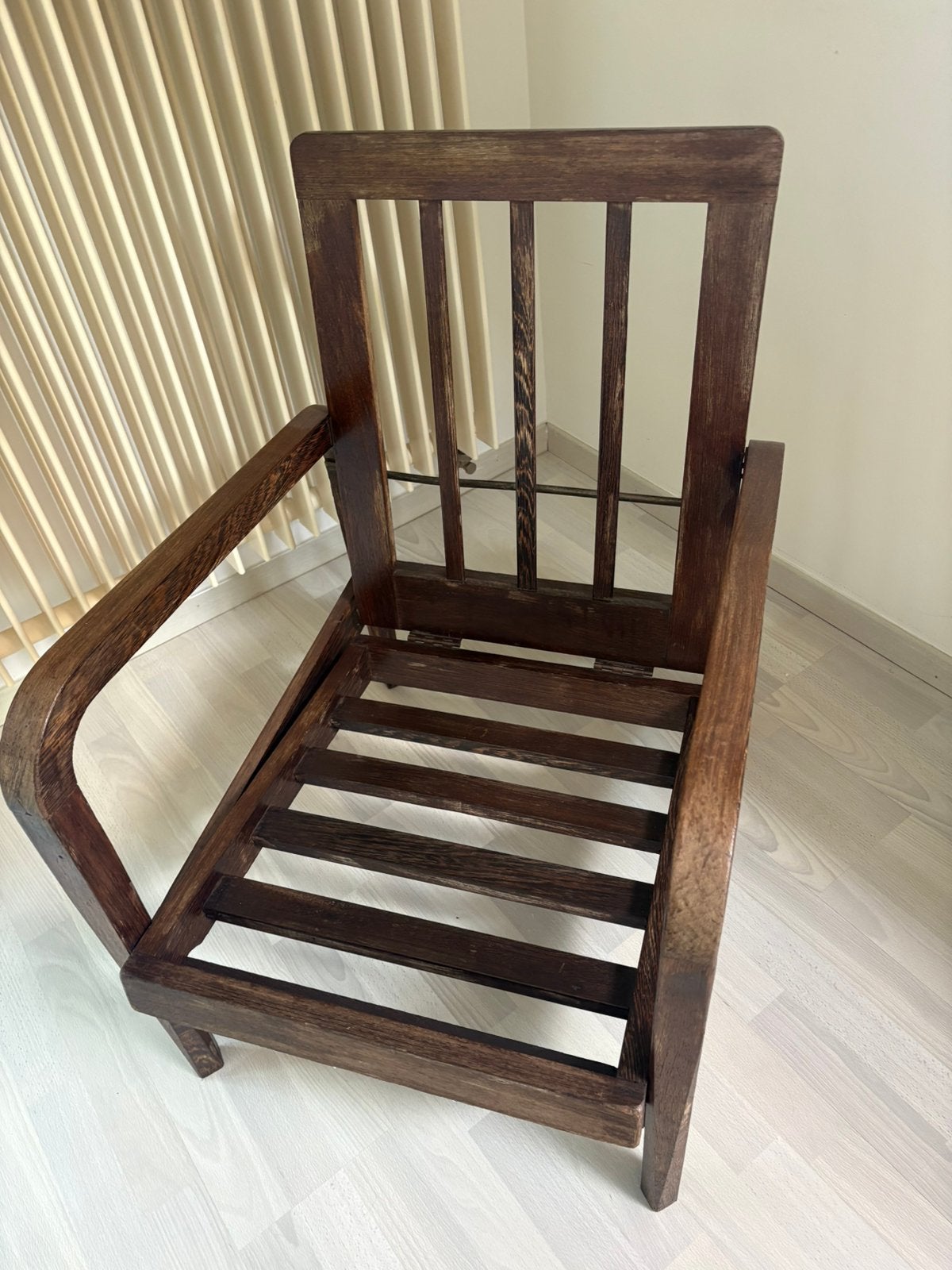 Fauteuil bas wengé, belle patine et construction robuste, Antiquités & Art, Enlèvement