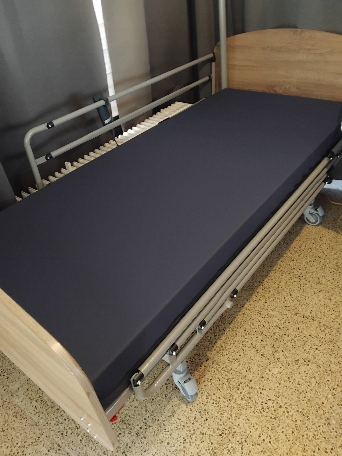 MATRAS ZIEKENHUISBED, Diversen, Verpleegmiddelen, Ophalen
