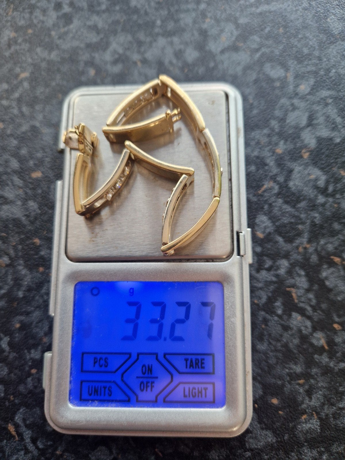gouden armband, Ophalen