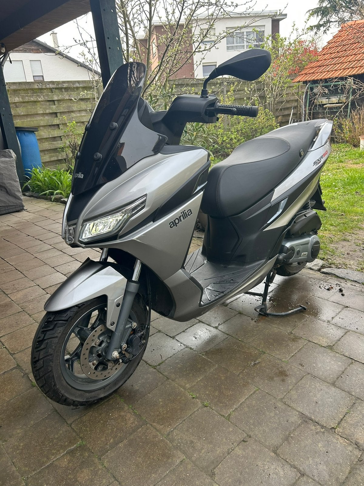 Aprilia sxr 50, Fietsen en Brommers, Ophalen, Zo goed als nieuw