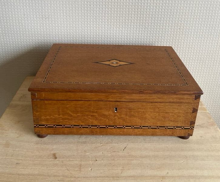 Antieke houten opbergdoos met inlegwerk, Ophalen of Verzenden