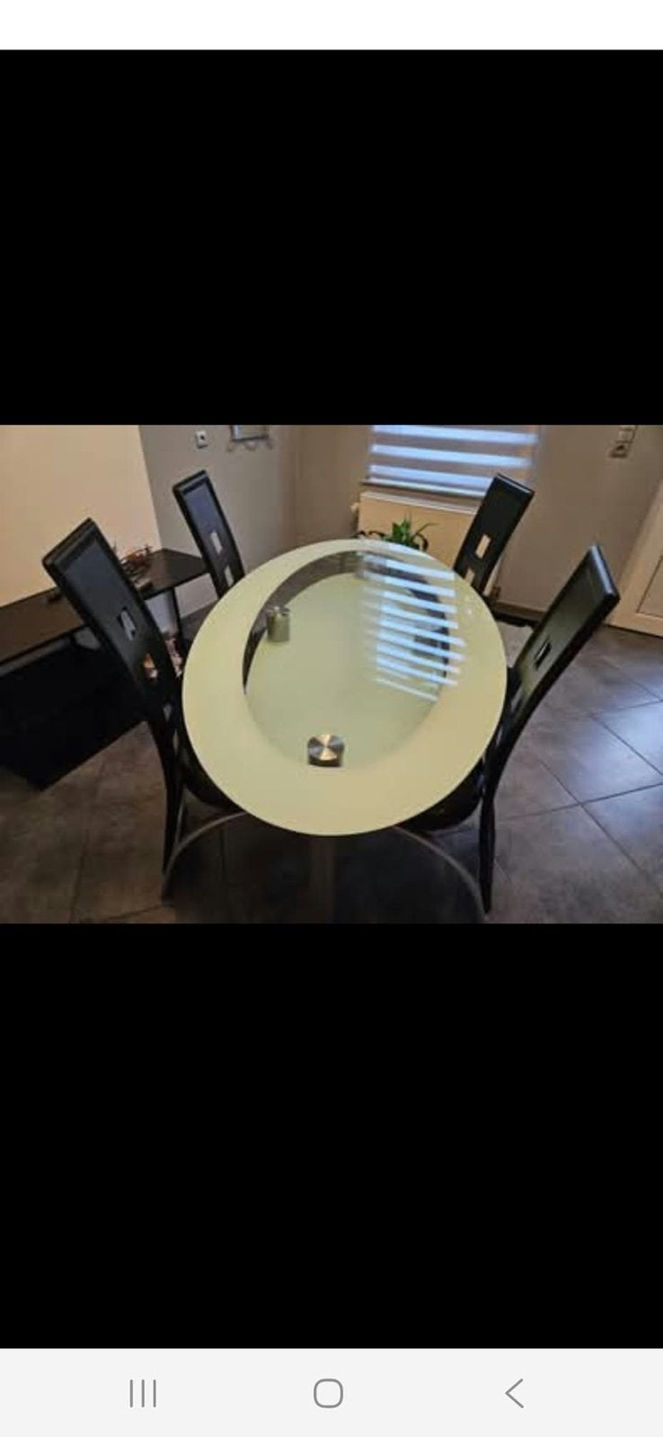 Glazen tafel met 4 kunstleren stoelen, Ophalen, 100 tot 150 cm, Zo goed als nieuw, Glas
