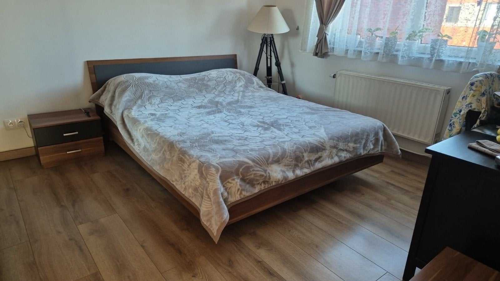 2 persoons bed met nachtkastjes, Ophalen