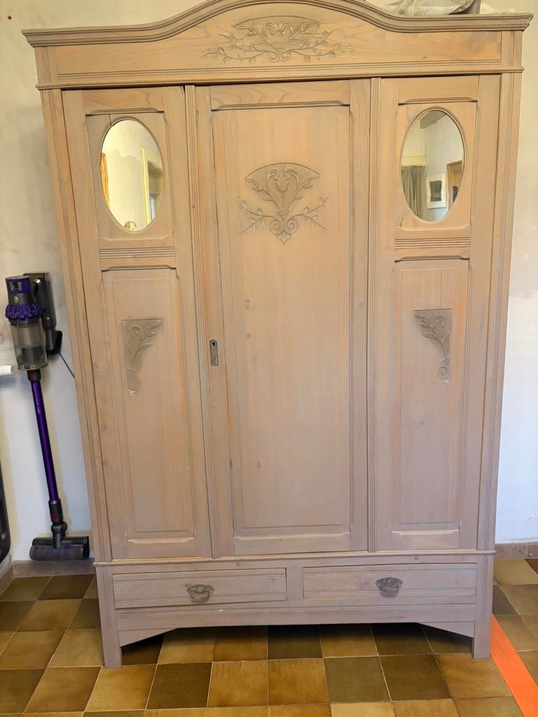 Kast voor jassen, Ophalen