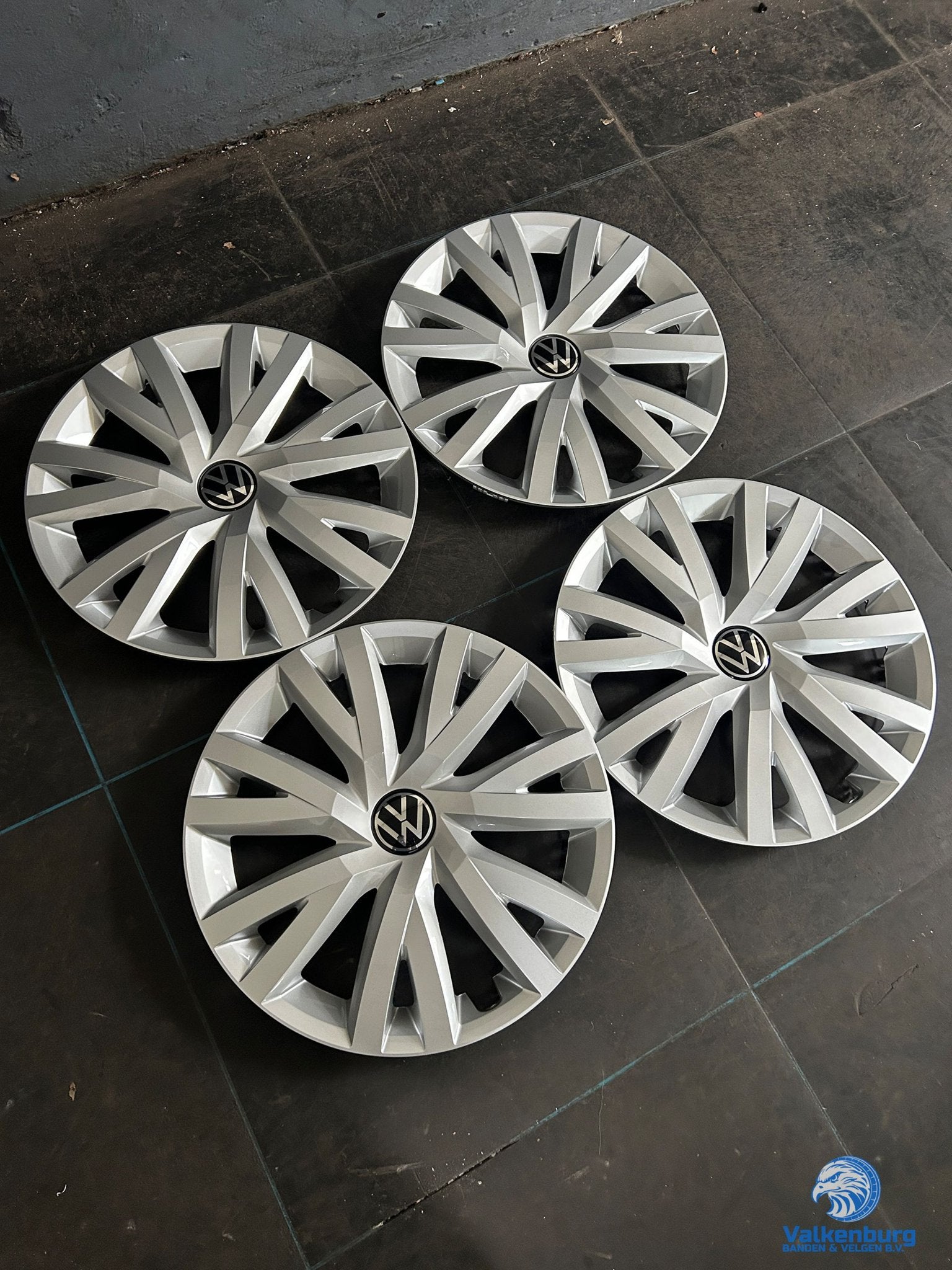 Nieuwe ORIGINELE VW Golf 8 5H0 wieldoppen 16 inch, Auto diversen, Wieldoppen, -, Verzenden, -, Nieuw
