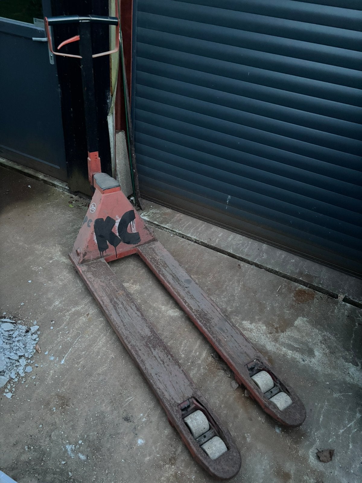 Pompwagen bt, Doe-het-zelf en Bouw, Palletwagens en Pompwagens, Ophalen, Zo goed als nieuw