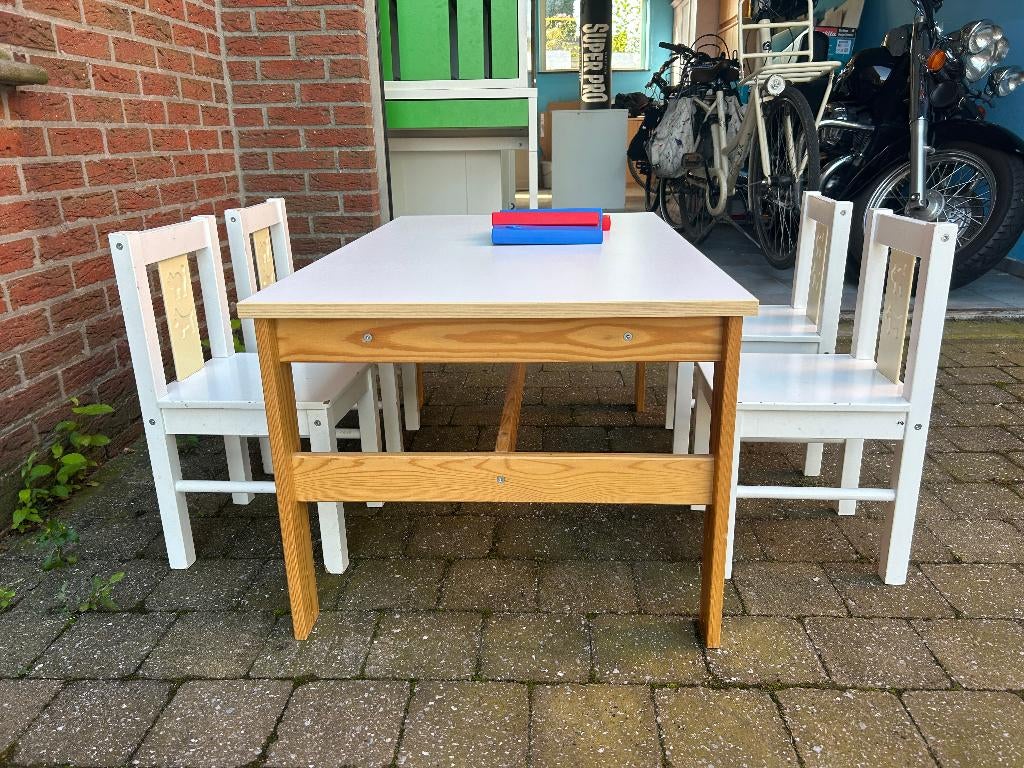 Kindertafel met 4 stoeltjes, Huis en Inrichting, Ophalen, Minder dan 45 cm, Gebruikt, Rechthoekig