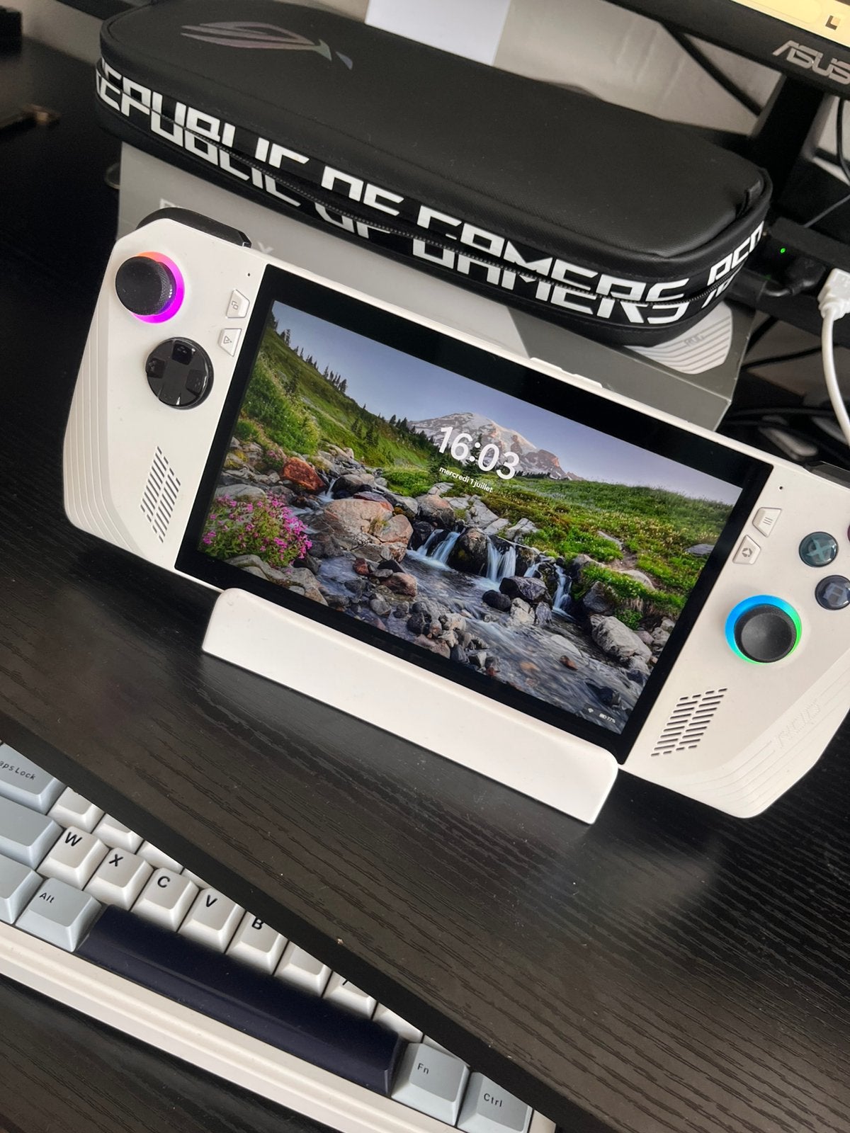 Asus Rog ally Z1extreme, Games en Spelcomputers, Spelcomputers | Overige, Ophalen of Verzenden, ASUS, Zo goed als nieuw