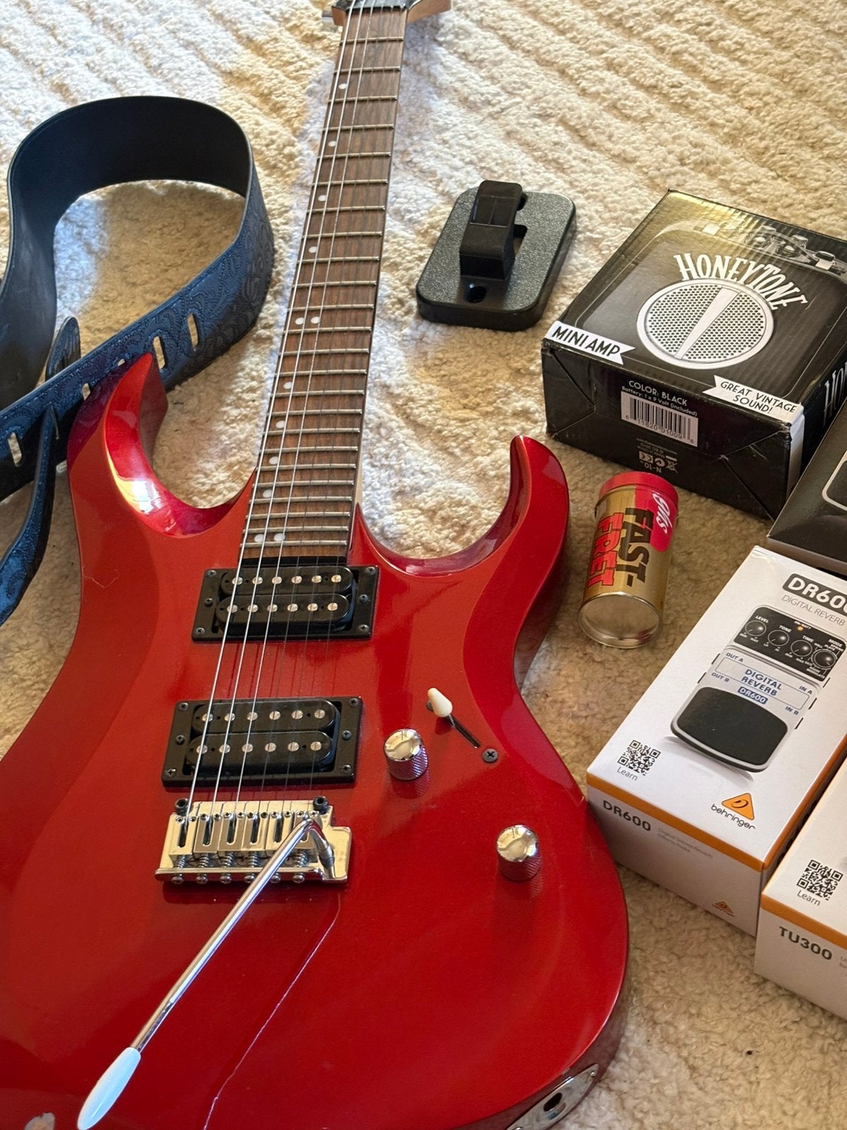 Kit de guitare électrique - LIRE LA DESCRIPTION, Musique & Instruments, Instruments à corde | Guitares | Électriques, Enlèvement